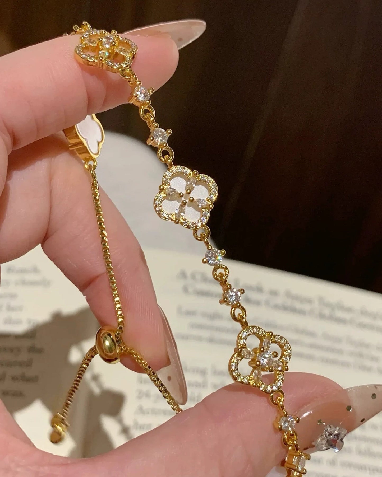 Sparkling Four-Leaf Clover Bracelet 00582