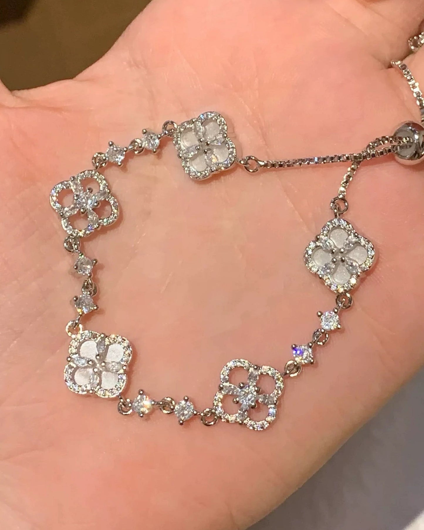 Sparkling Four-Leaf Clover Bracelet 00582