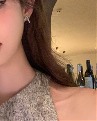 Gleam Bow Studs 00208