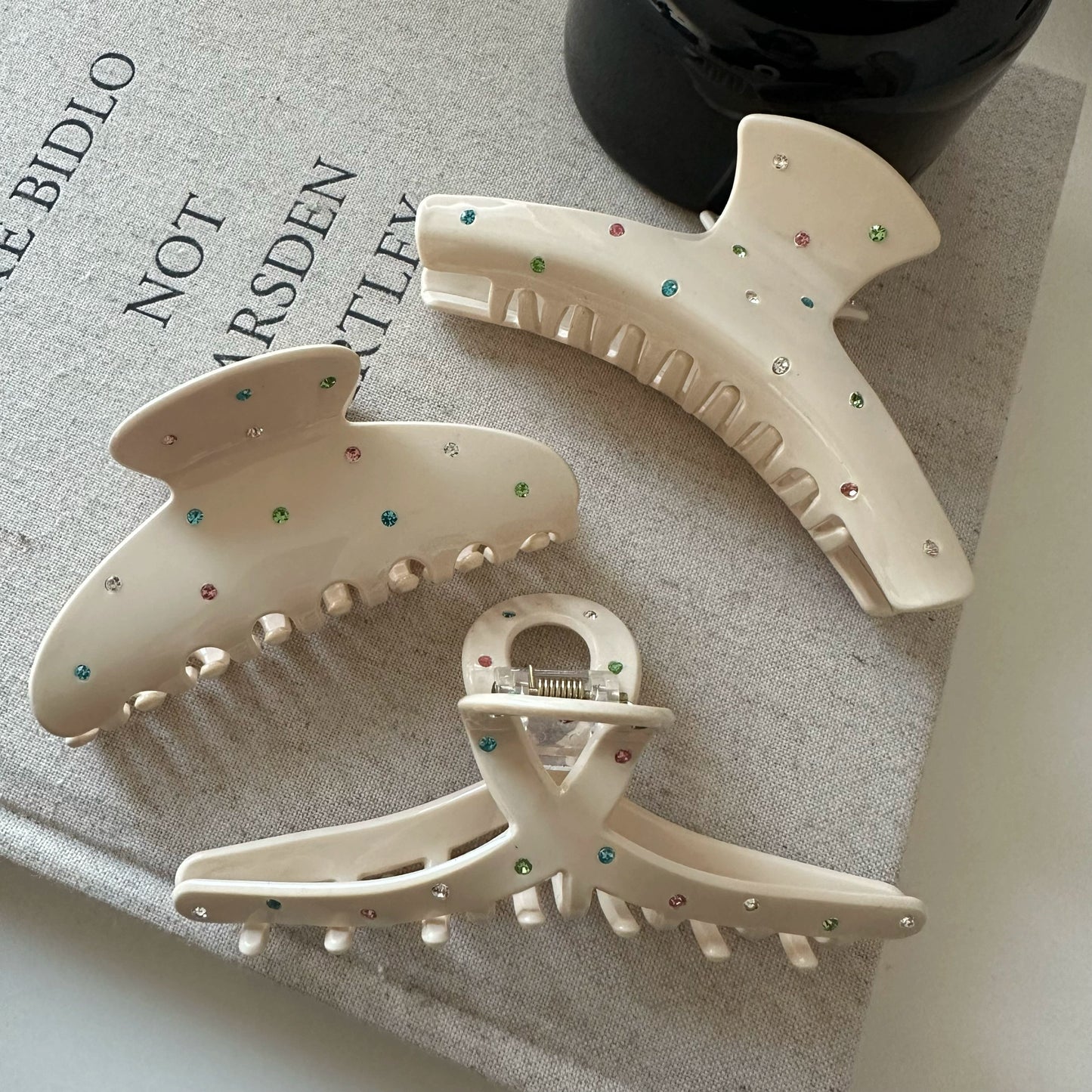 Crystal-Embellished Hair Clip 00131