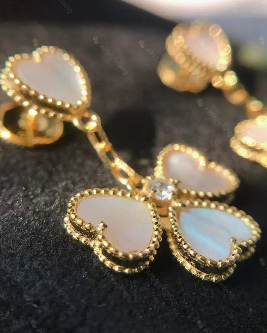 Four-Leaf Heart Mother-of-Pearl Necklace 00526