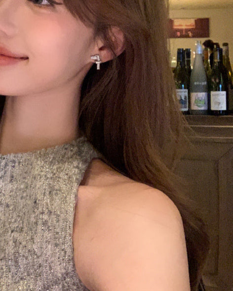 Gleam Bow Studs 00208