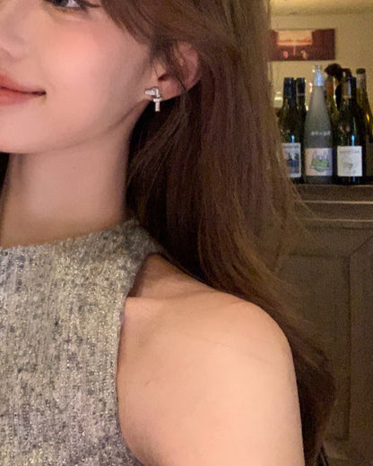 Gleam Bow Studs 00208