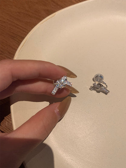 Gleam Bow Studs 00208