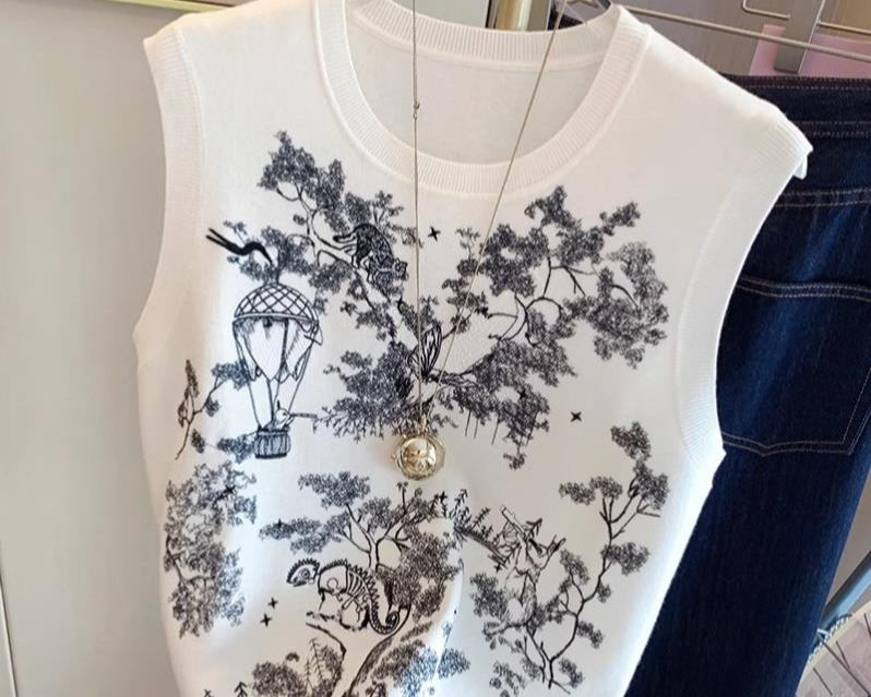 Prisian Sketch Vest 00247