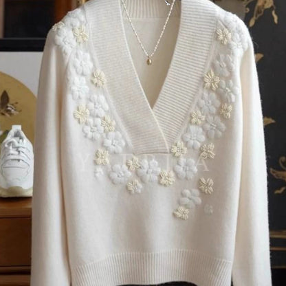 Floral Embroidery White Knit00040