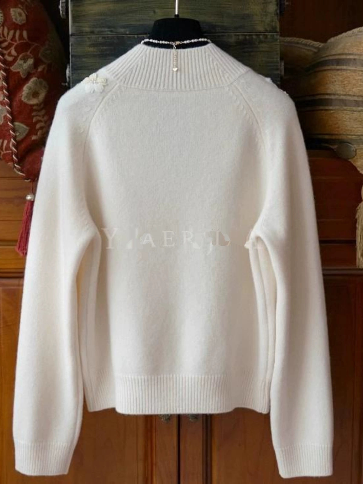 Floral Embroidery White Knit00040