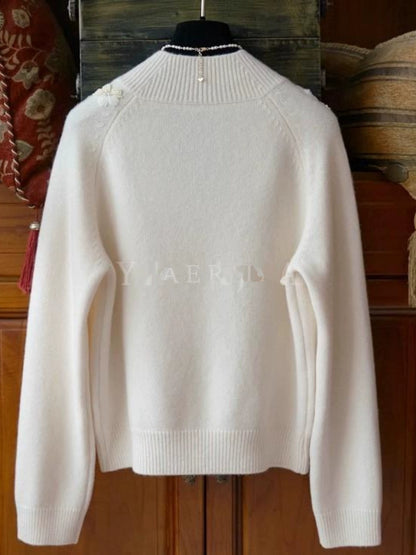 Floral Embroidery White Knit00040
