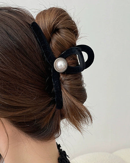 Velvet Noir Pearl Claw 00486