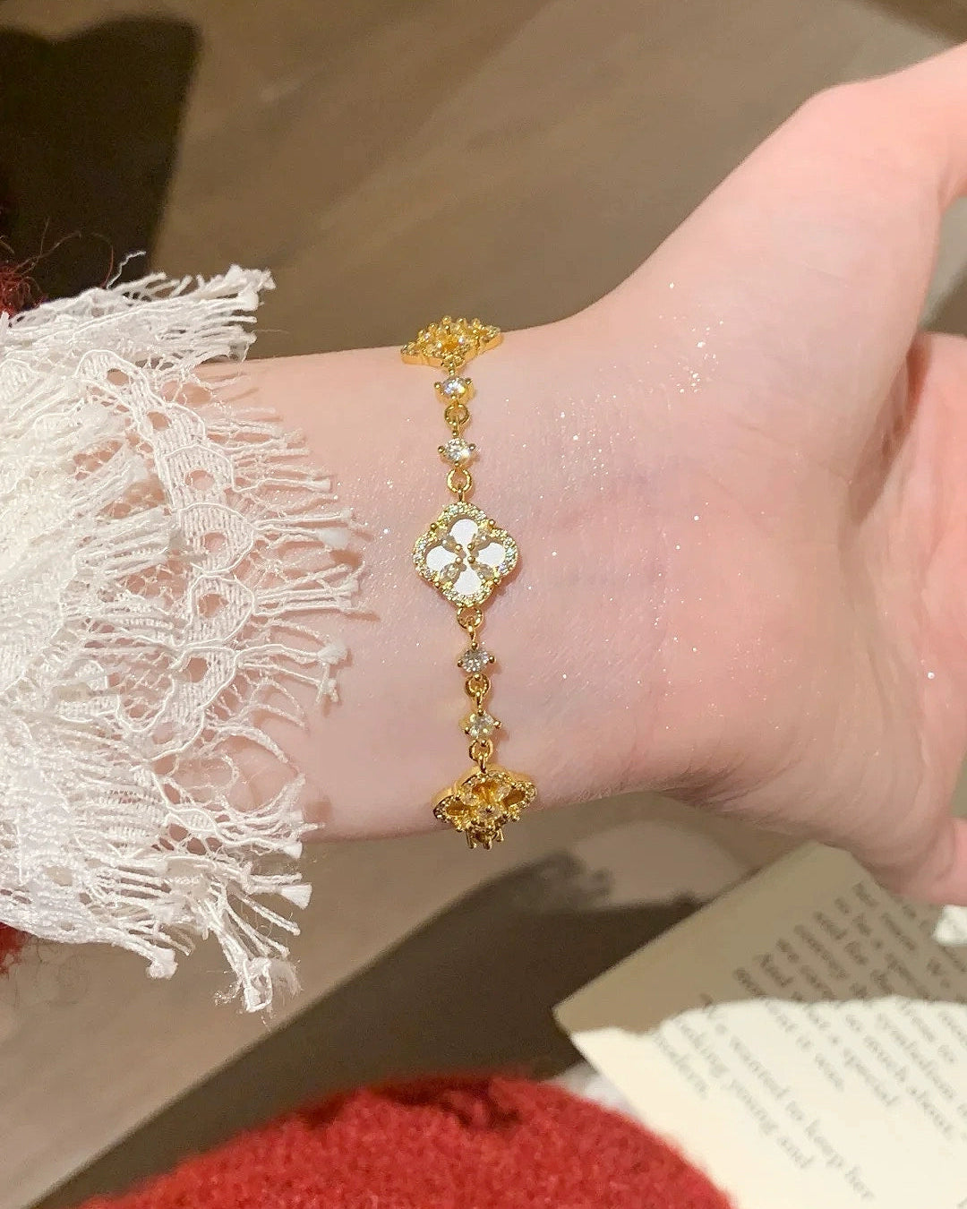 Sparkling Four-Leaf Clover Bracelet 00582