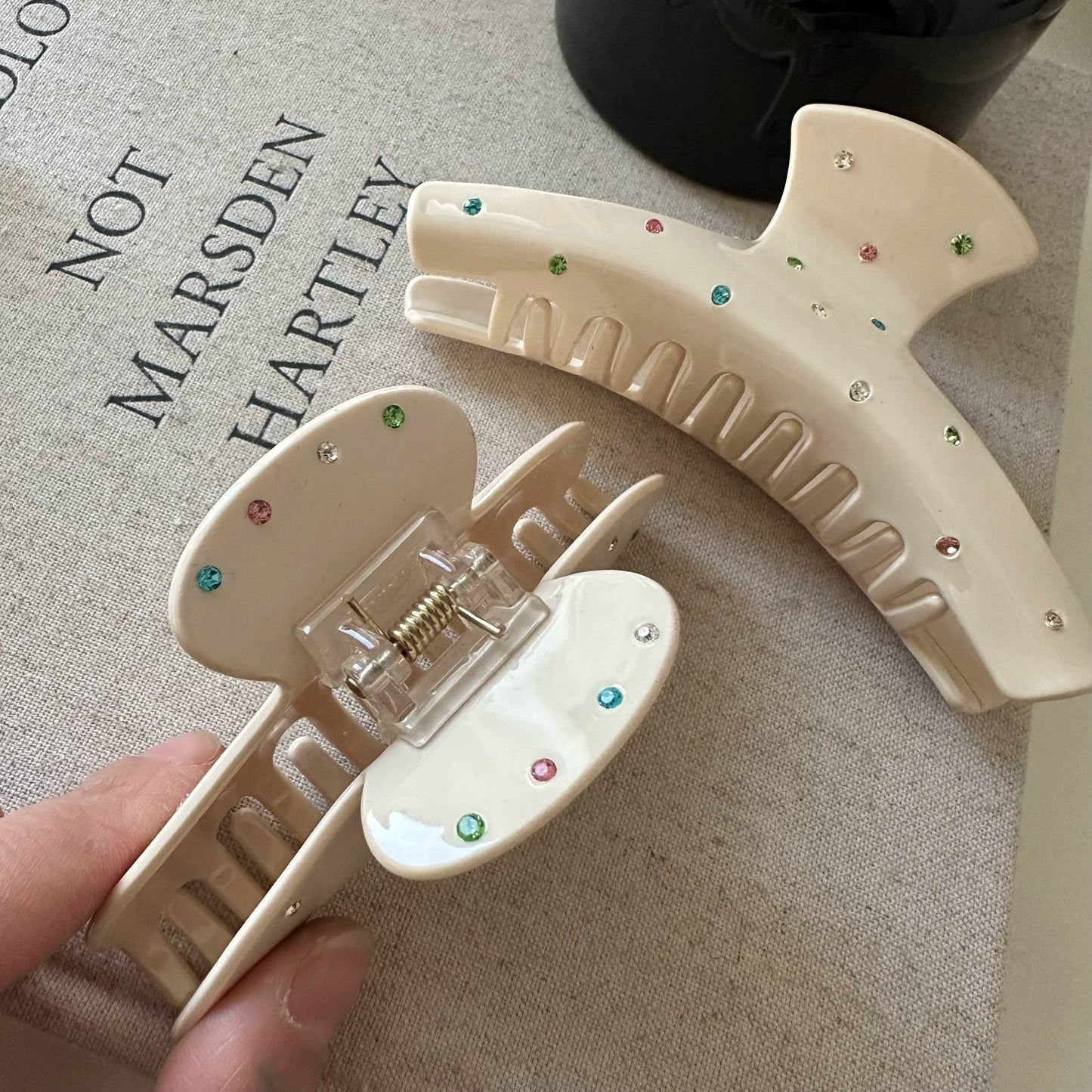 Crystal-Embellished Hair Clip 00131