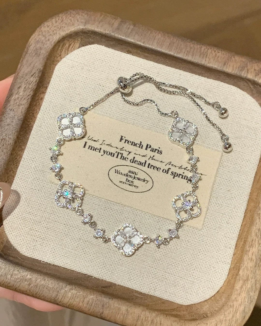Sparkling Four-Leaf Clover Bracelet 00582